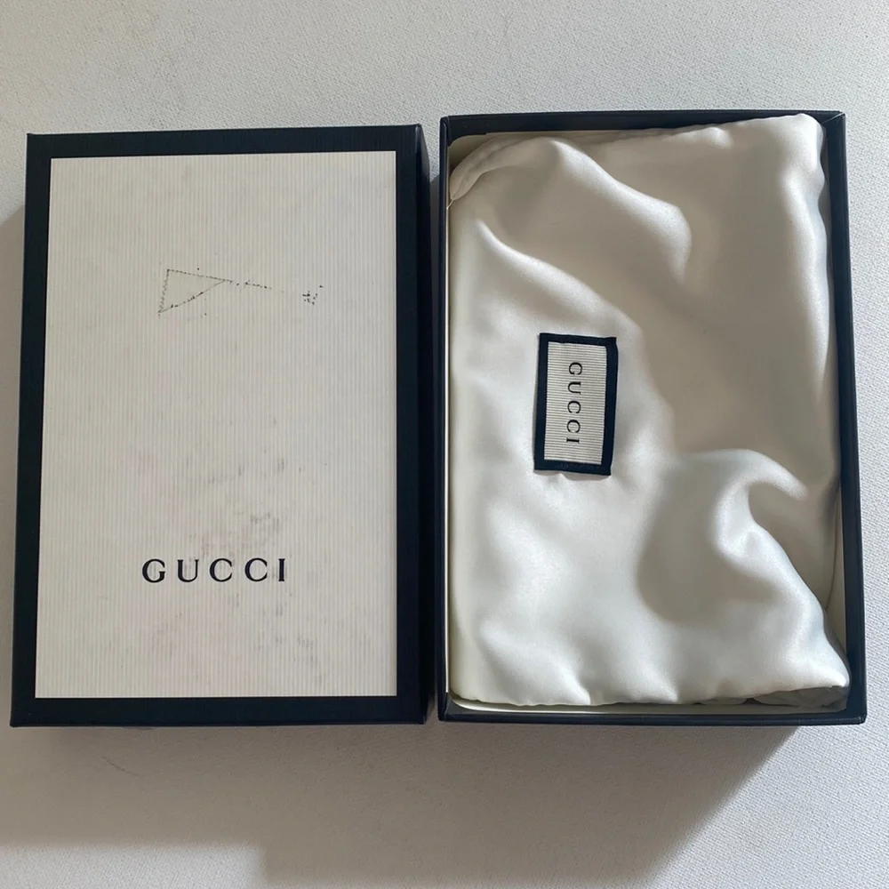 (CFL) Authentic Gucci iPhone 8 / iPhone SE 2nd Gen Phone case, New in Box‎